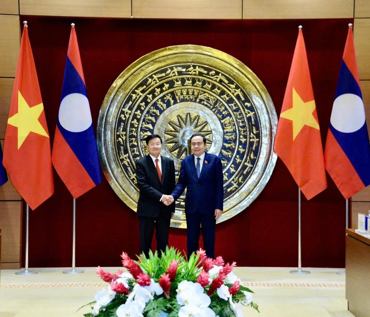 National Assembly Chairman Tran Thanh Man receives Lao General Secretary and President Thongloun Sisoulith in Hanoi on September 2