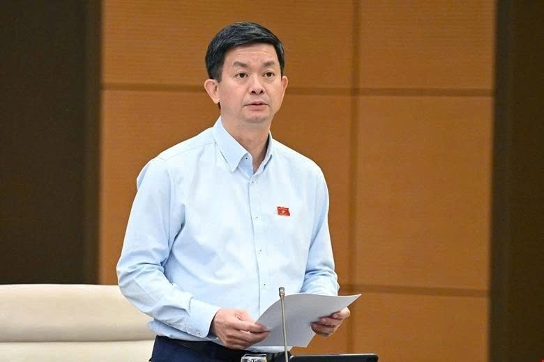 National Assembly Secretary-General Le Quang Tung presents preparations for the year-end session of the National Assembly, at the 49th sitting of the the National Assembly Standing Committee on September 12