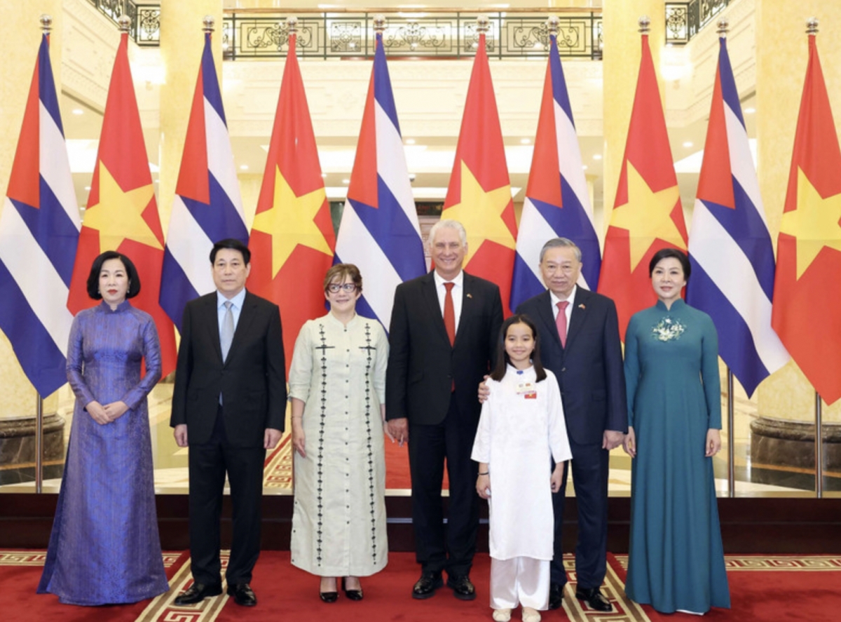 General Secretary of the Communist Party of Vietnam Central Committee To Lam, State President Luong Cuong, and their spouses jointly preside over a state banquet in Hanoi on September 1 in honour of First Secretary of the Communist Party of Cuba Central Committee and President of Cuba Miguel Díaz-Canel Bermúdez and his spouse Lis Cuesta Peraza, (Photo: VNA)