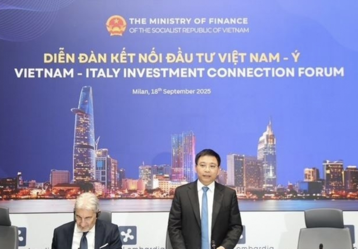 Minister Nguyen Van Thang delivers remarks at the event. (Source: MOF)