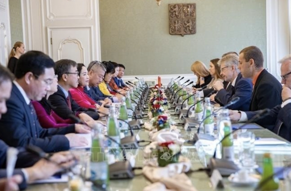 Vice NA Chairwoman Nguyen Thi Thanh meets with President of Senate of the Czech Parliament Milos Vystrcil on September 19. (Photo: Senat.cz)