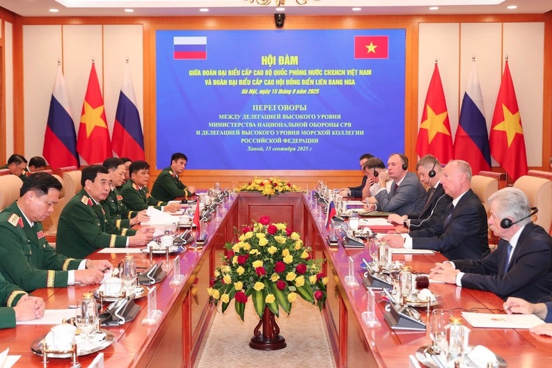 The talks between Minister of National Defence Gen. Phan Van Giang and Nikolai Patrushev, Aide to the President of Russia and Chairman of the Maritime Board, in Hanoi on September 15 (Photo: VNA)