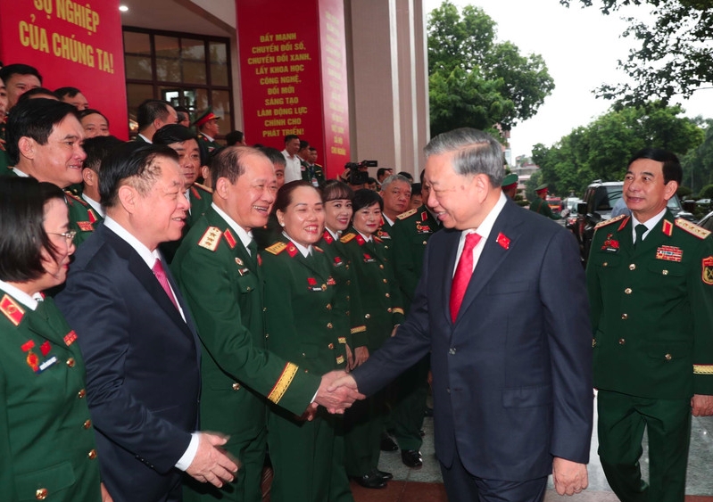 Party General Secretary To Lam, who is also Secretary of the Central Military Commission, and participants in the 12th Party Congress of the Vietnam People’s Army on September 30 (Photo: VNA)