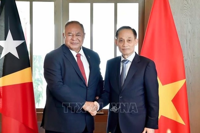 Acting Minister of Foreign Affairs Le Hoai Trung (right) meets with Timor-Leste’s Minister of Foreign Affairs and Cooperation Bendito dos Santos Freitas on September 16, 2025. (Photo: VNA)