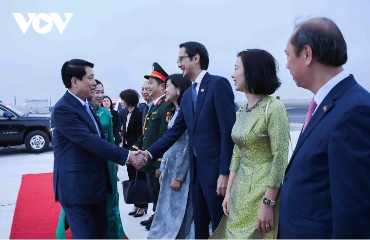 State President Luong Cuong, spouse and high-ranking Vietnamese delegation leave New York after the 80th UN General Assembly general debate