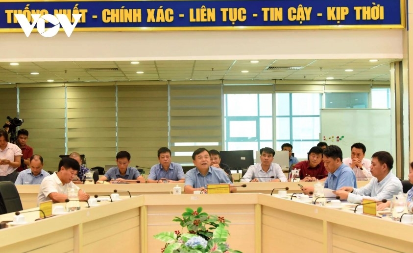 Deputy Minister of Agriculture and Environment Nguyen Hoang Hiep chairs the meeting