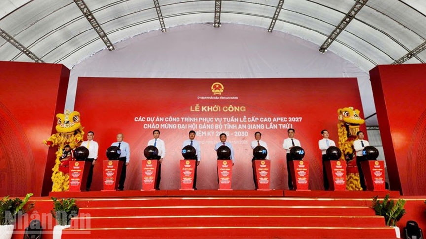 Delegates at the groundbreaking ceremony. (Photo: nhandan.vn)