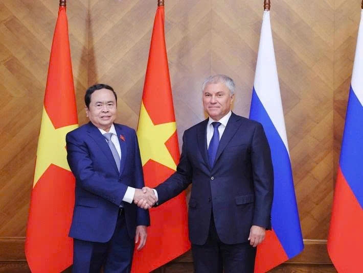 Tran Than Man (L), Chairman of the National Assembly of Vietnam, and Vyacheslav Volodin, Chairman of the State Duma of the Federal Assembly of the Russian Federation, in a recent meeting. (Photo: VNA)