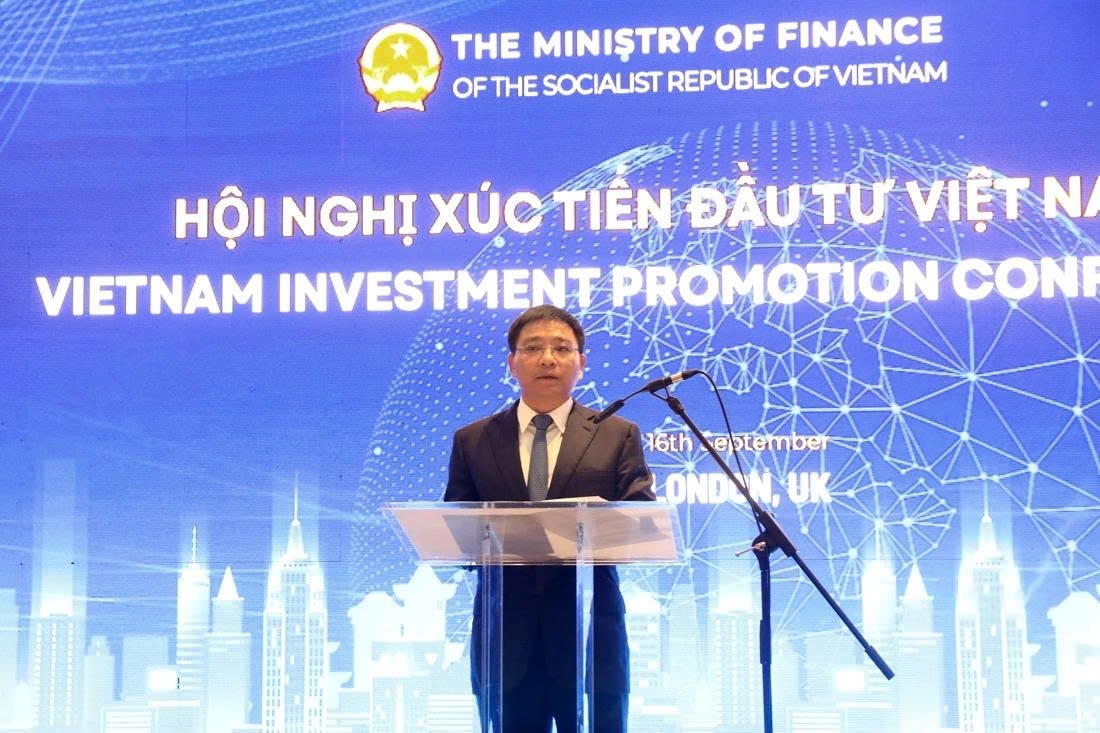 Vietnamese Finance Minister Nguyen Van Thang speaks at an investment promotion conference held in London on September 16