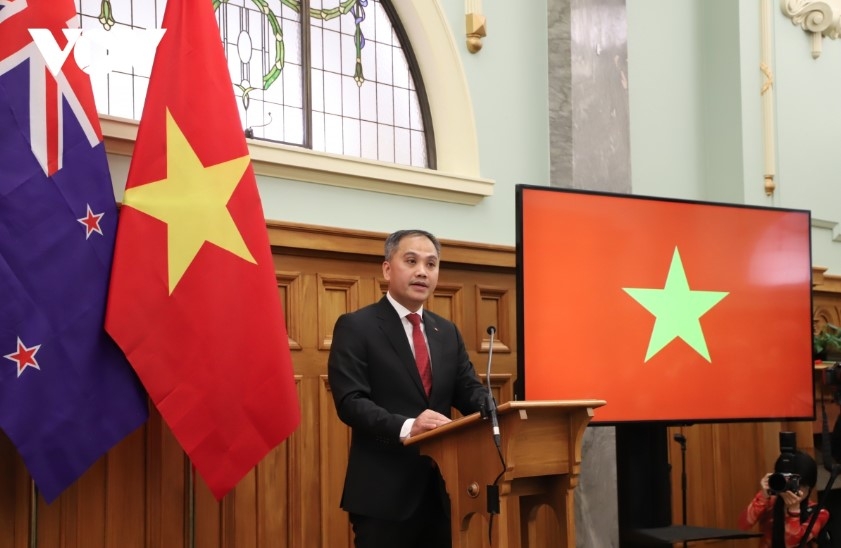 Vietnamese Ambassador to New Zealand Phan Minh Giang speaks at the event
