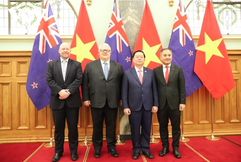 From right to left: Vietnamese Ambassador to New Zealand Phan Minh Giang, Head of the Central Commission for Information, Education and Mass Mobilization Nguyen Trong Nghia, New Zealand Parliament Speaker Gerry Brownlee, and Deputy Secretary at the New Zealand Ministry of Foreign Affairs and Trade Grahame Morton
