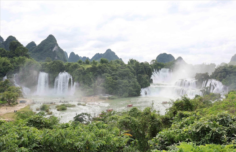 A panoramic view of the Ban Gioc (Vietnam) – Detian (China) Cross-Border Tourism Cooperation Zone.