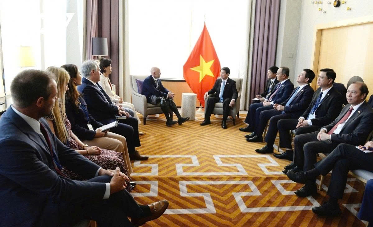 Vietnamese President Luong Cuong and Representative Brian Mast, Chairman of the House Foreign Affairs Committee during their meeting in New York on September 23