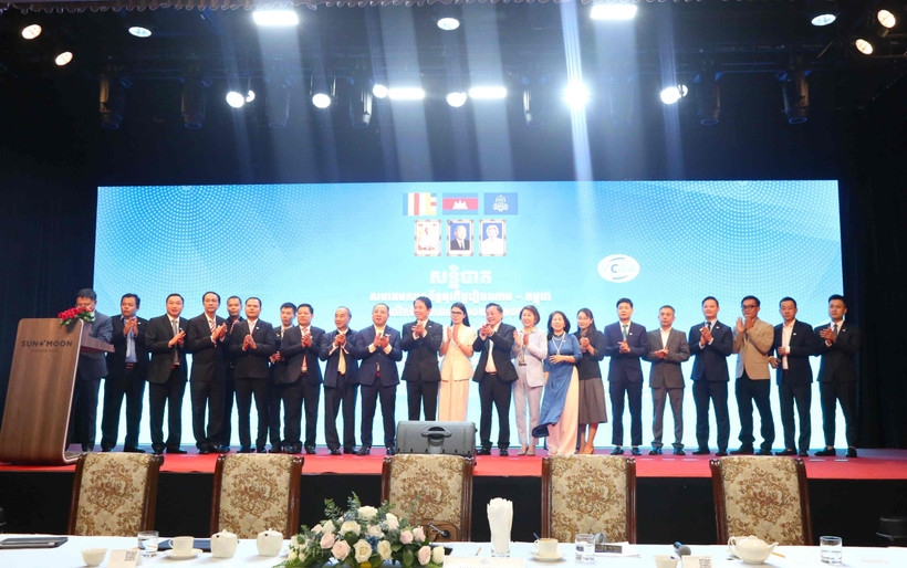 At the first congress of the Vietnam – Cambodia Business Association (Photo: VNA)