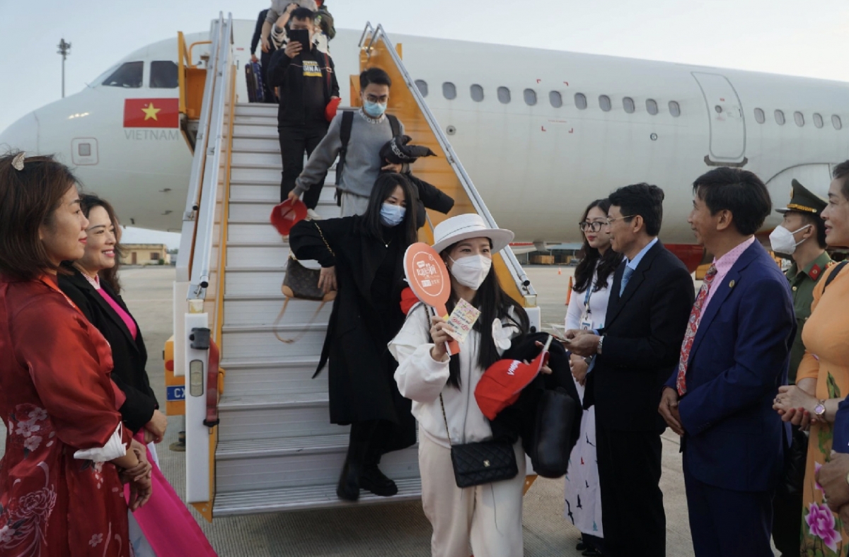 Chinese tourists at Cam Ranh International Airport (Photo: The Quang/thanhnien.vn)