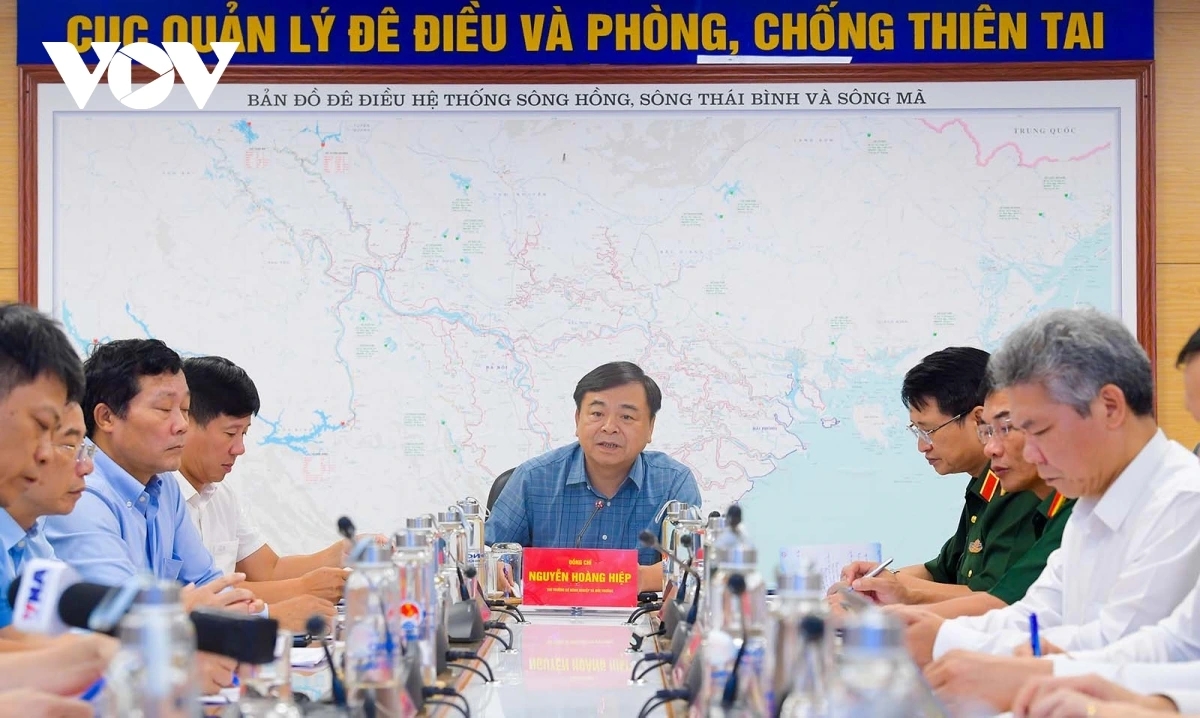 Deputy Minister of Agriculture and Environment Nguyen Hoang Hiep warns there is no room for complacency as Bualoi is moving very fast and people show apathy following Ragasa's landfall