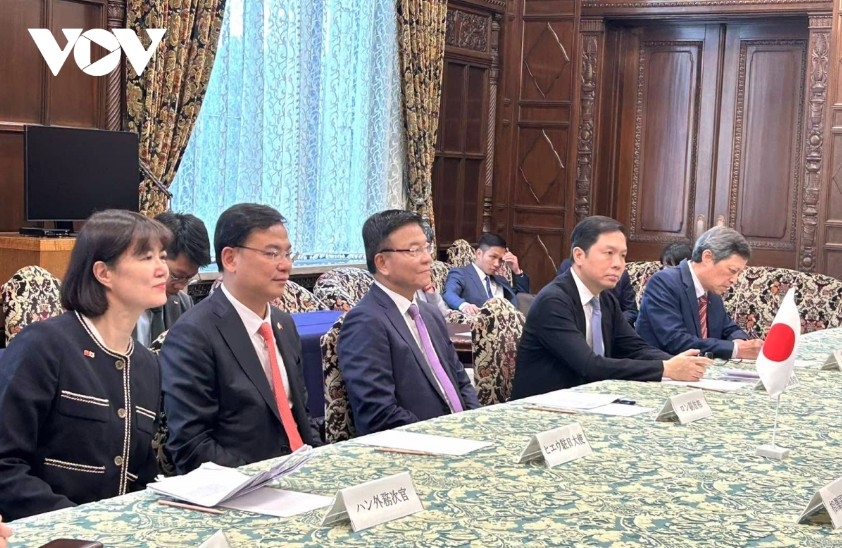 Deputy PM Le Thanh Long conveys NA Chairman Tran Thanh Man’s greetings to House of Councillors President Sekiguchi