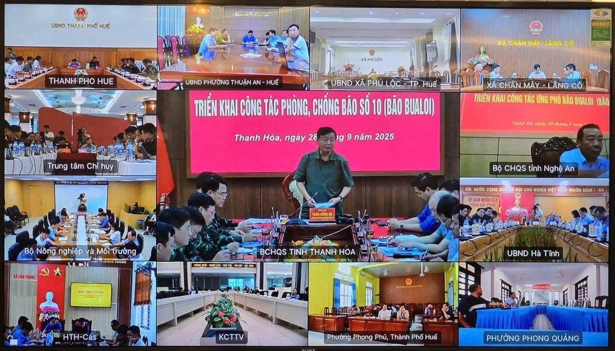 Deputy Prime Minister Tran Hong Ha speaks at an urgent meeting of the Forward Command Committee for Storm Response on September 28