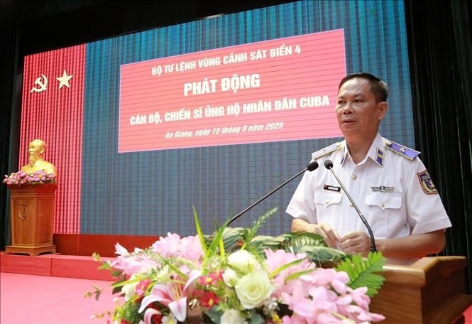Maj. Gen. Nguyen Van Dung, Secretary of the Party Committee and Political Commissar of the Coast Guard Region 4 High Command, speaks at the launch of the donation campaign on September 15.