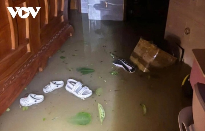 Floodwaters pour into homes, disrupting daily life