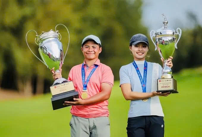 Nguyen Tuan Anh and Le Chuc An (L-R), winners of the 2025 Vietnam National Golf Championship, will compete at the 2025 Asian Youth Games in Bahrain this October. (Image source: VGA)