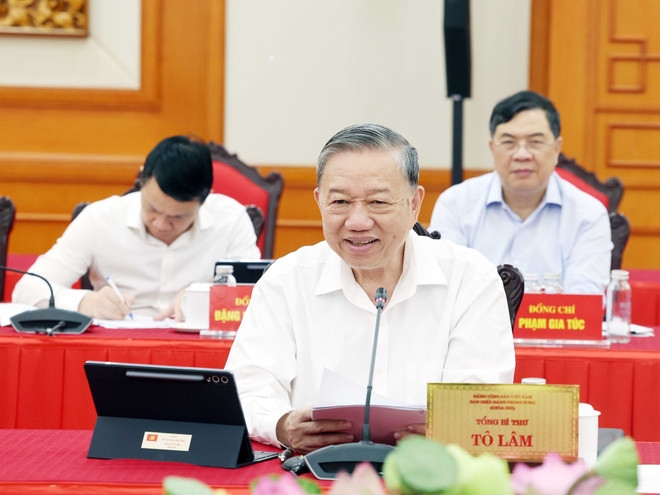 Party General Secretary To Lam speaks at the working session. (Photo: VNA)