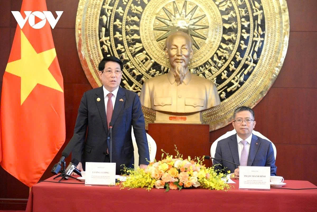 President Luong Cuong speaks during his meeting in Beijing on September 4 with officials and staff of the Vietnamese Embassy and representatives of the Vietnamese community in China