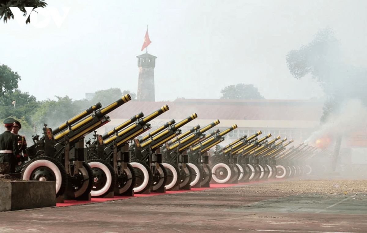     Ceremonial cannons are positioned at the Thang Long Imperial Citadel area