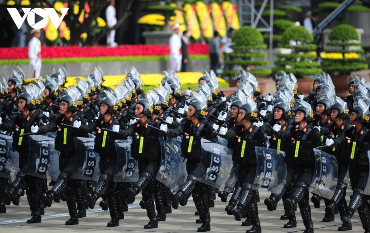  Male mobile police soldiers