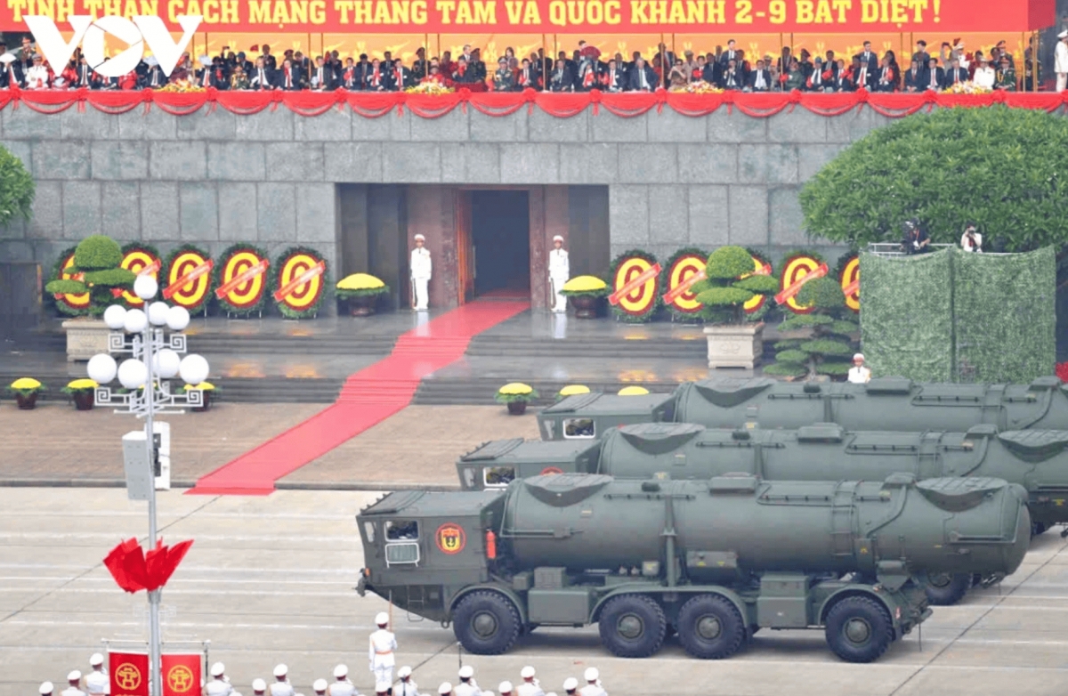  The Redut-M and Bastion missile systems are both Vietnamese coastal defence systems, featuring long-range capabilities and modern combat performance.