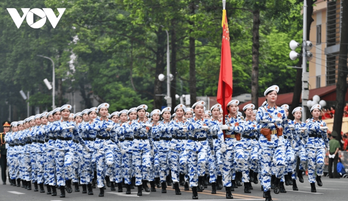 The female officers of the Military Medical Corps participate in the parade, showcasing their professionalism, dedication, and vital role in Vietnam’s armed forces.