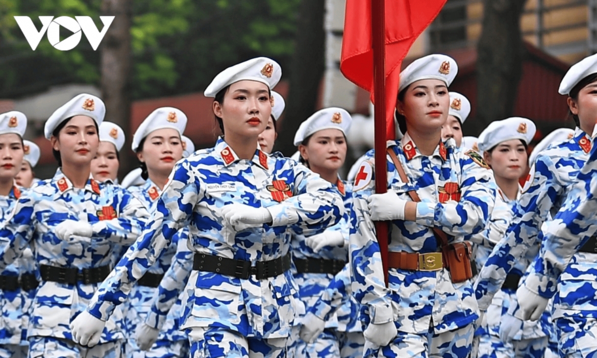 Upholding the tradition, today’s female officers of the Military Medical Corps continuously strive to improve their knowledge and skills in all areas, wholeheartedly dedicating themselves to the nation and serving the people.