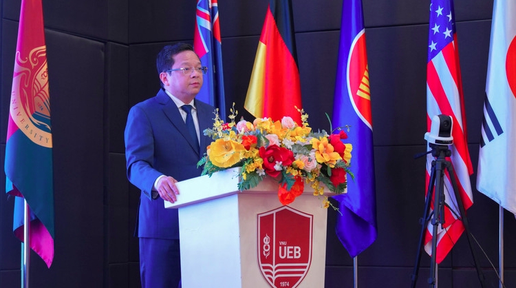 Nguyen Duc Hien, Deputy Head of the Party Central Committee's Policy and Strategy Department, speaks at the event