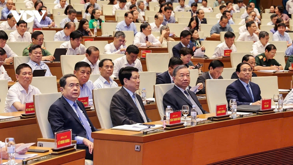 Senior Vietnamese Party and State leaders attend the conference in Hanoi on September 16