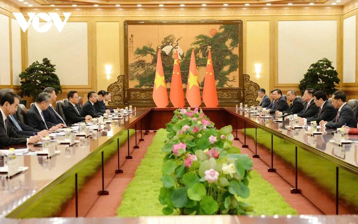 President Luong Cuong of Vietnam and General Secretary and President Xi Jinping of China hold talks in Beijing on September 4, during the former's working trip to China from September 2- 4
