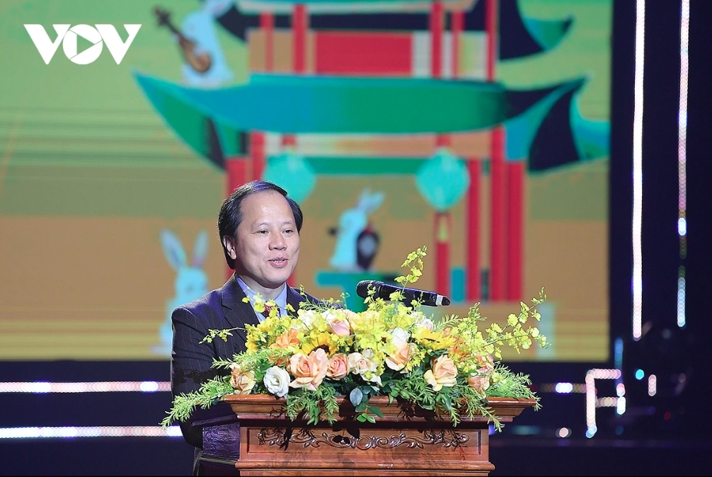Tran Nhat Hoang, Deputy Director of the Department of International Cooperation under the Ministry of Culture, Sports and Tourism, delivers opening remarks, saying the program further strengthens Vietnam–China friendship in culture, sports, tourism and people-to-people exchange.