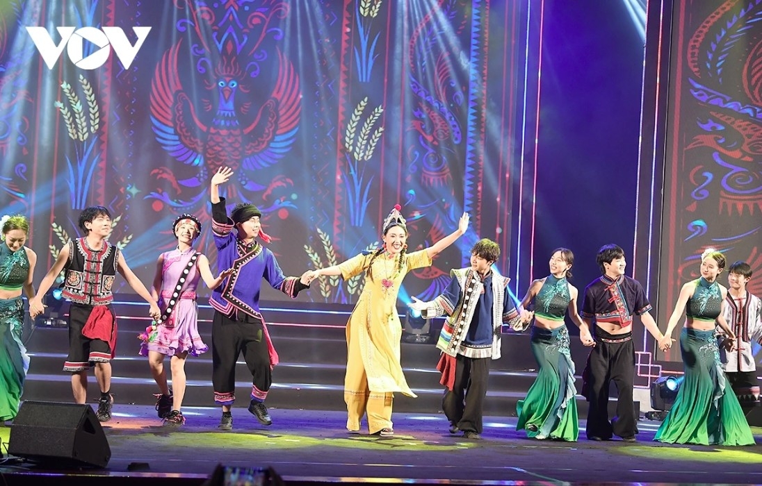 The event features four chapters under the theme of Mid-Autumn Festival celebrations