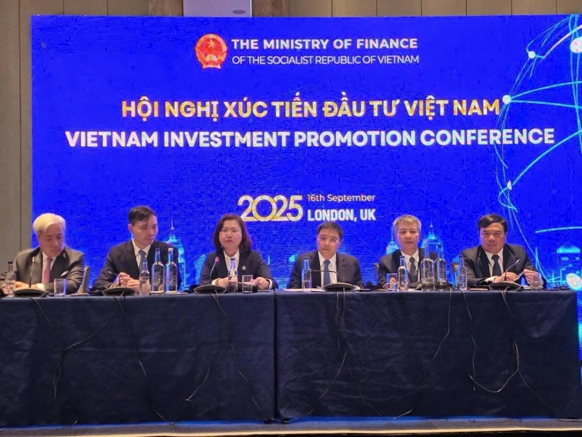 Delegates attend the conference in London on September 16