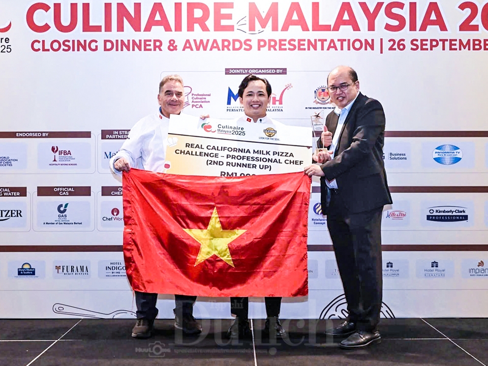Trinh Tuan Dung wins individual cup in pizza category at Culinaire Malaysia (Image source: tcdulichtphcm.vn)