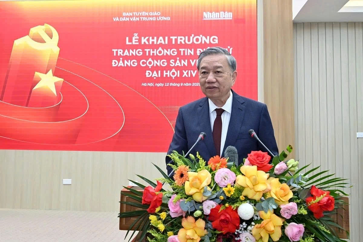 Party General Secretary To Lam speaks at the ceremony