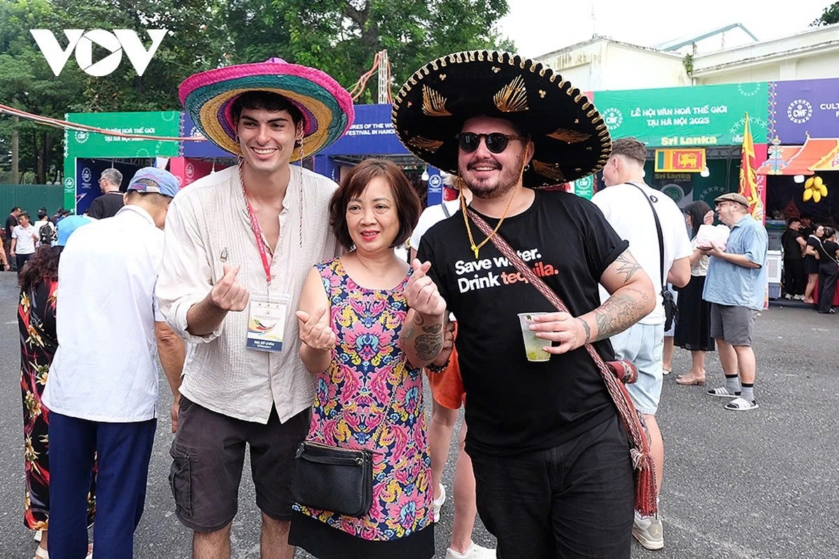 There are 34 international food stalls offering signature dishes of countries and territories from across all continents.