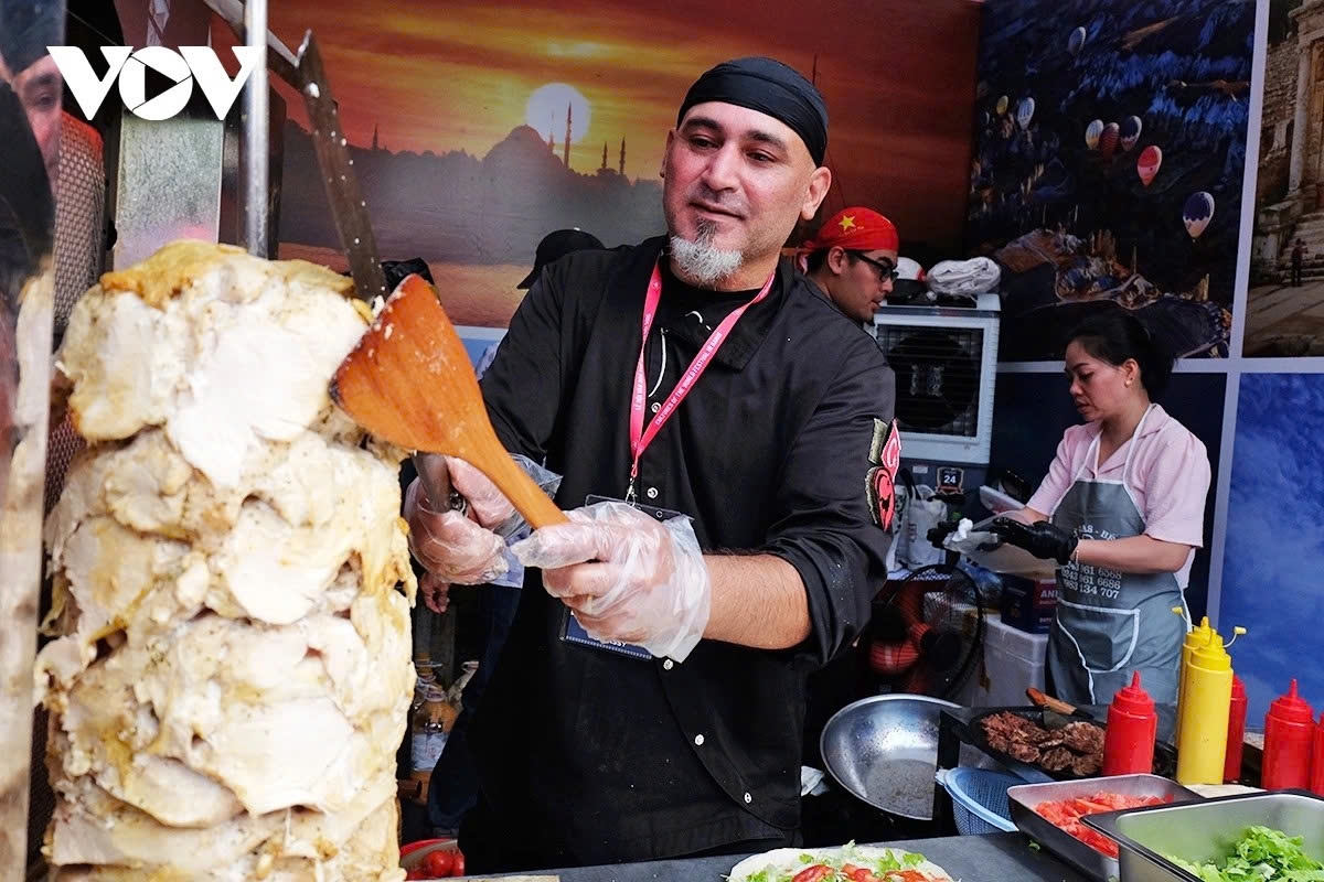 In the photo is the Turkish chef preparing the famous grilled chicken roll.