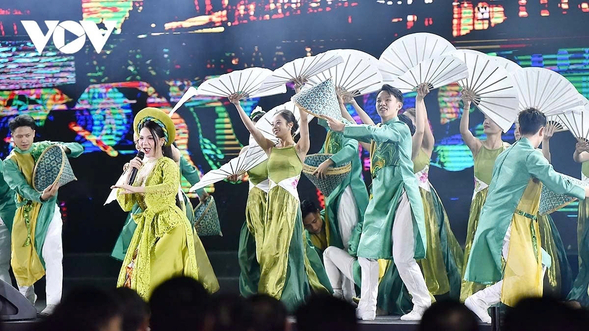 The exhibition space will be divided into five themed zones - Prosperous Autumn, Essence of Vietnamese Culture, Hanoi’s Autumn Charm, Vietnamese Land in Autumn, and Family Autumn, offering visitors a rich and colourful journey through Vietnam’s economic and cultural landscape during Hanoi’s most beautiful season.