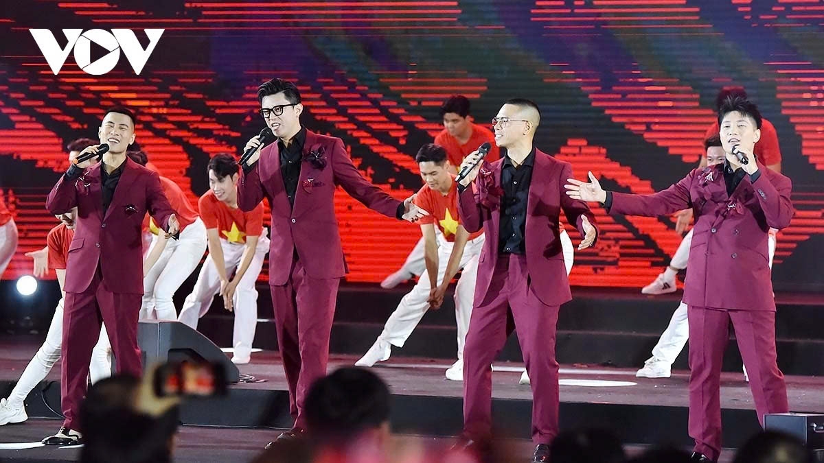 The performances celebrate Vietnam’s rich cultural heritage while conveying messages of national unity, creativity, and international integration.