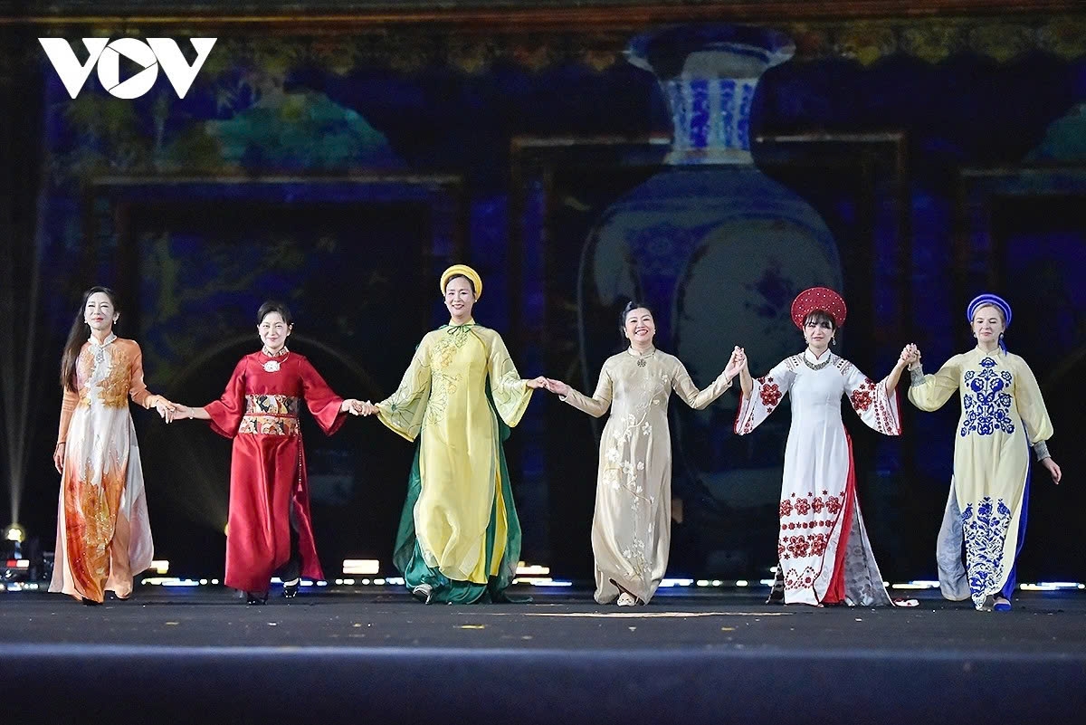 Each outfit is uniquely designed, combining the traditional Áo Dài with cultural motifs representing the ambassador’s home country.