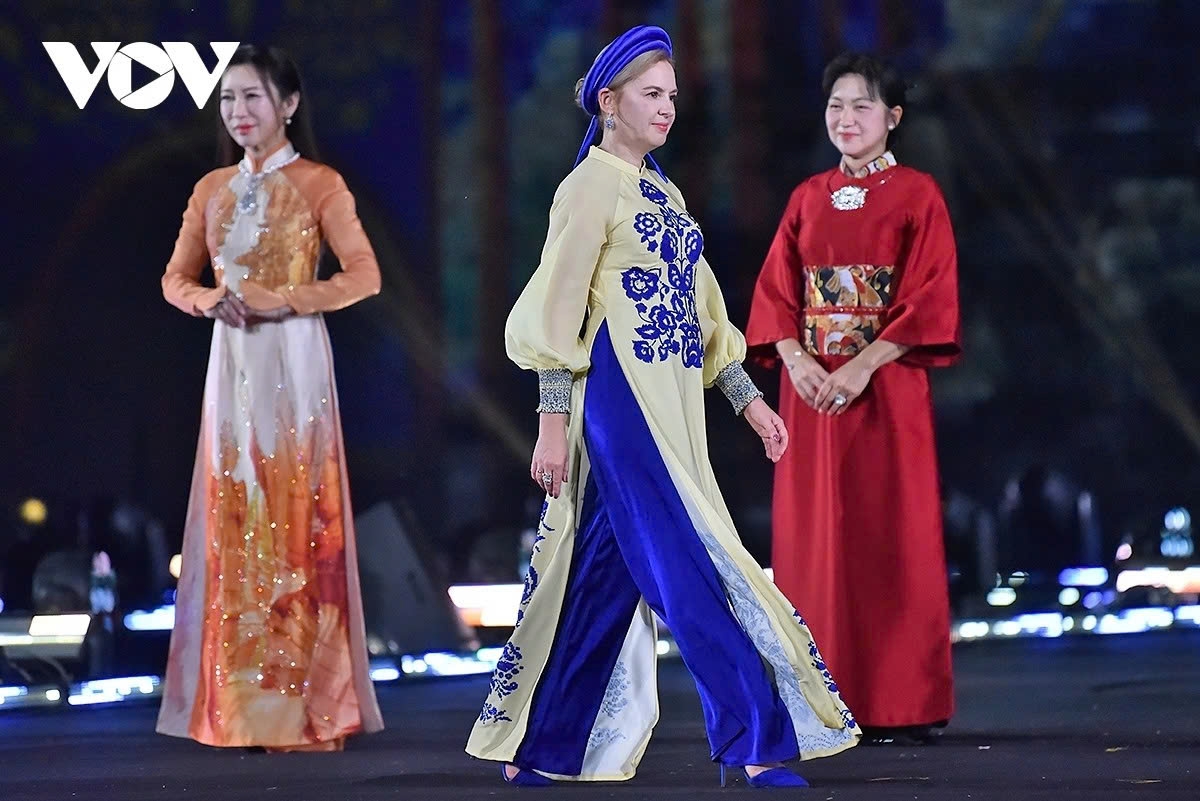 Iryna Gaman, spouse of the Ukrainian ambassador, wears a design featuring the “Tree of Life”, symbolising generational bonds and human values.