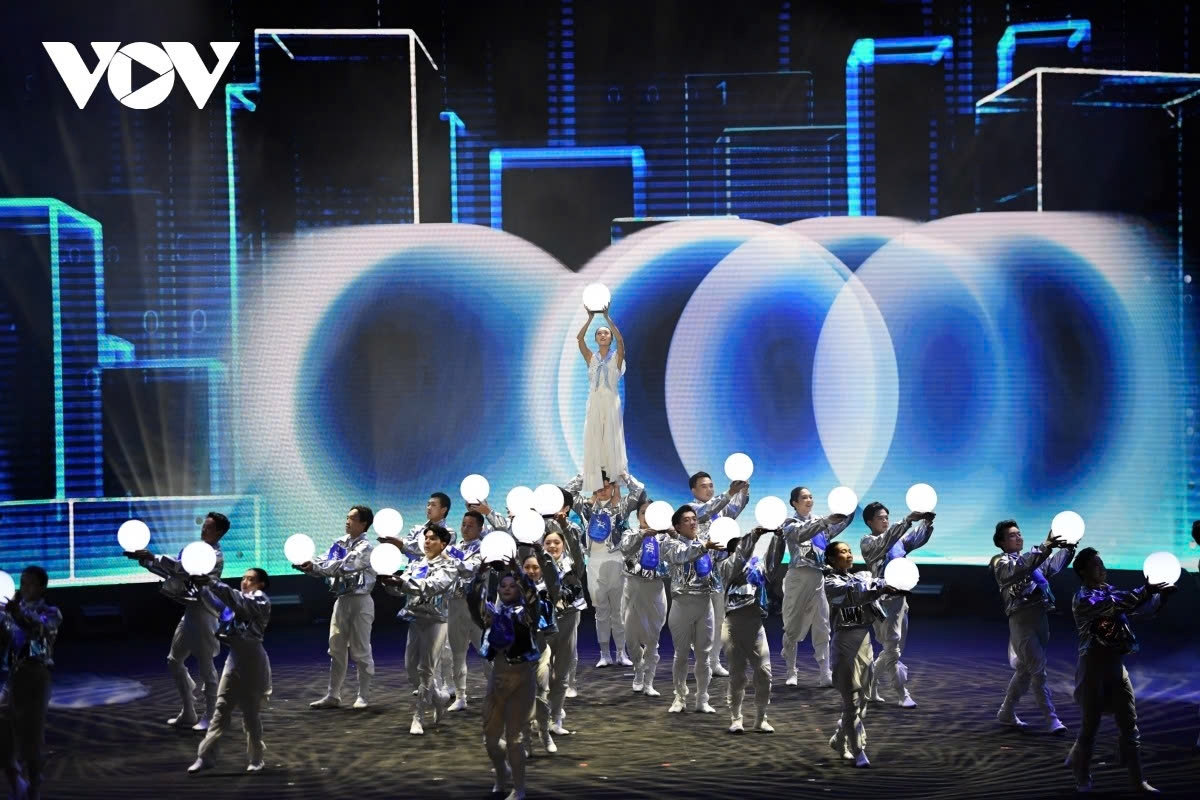 An art performance themed “Vietnam – United Nations: Journey and Aspiration” during the opening ceremony highlights the shared commitment and aspirations of Vietnam and the United Nations for peace, cooperation, and sustainable development in the digital era.