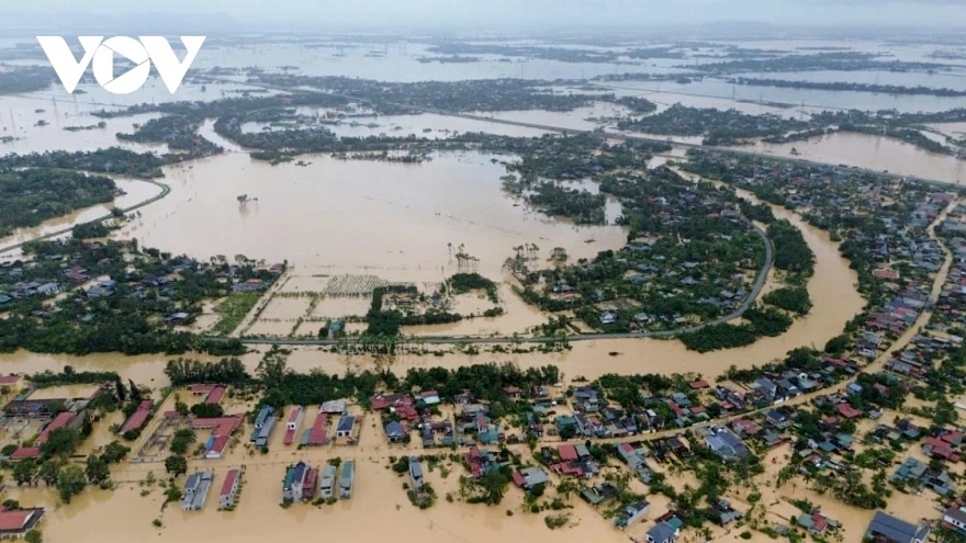Rising floodwaters threaten parts of northern and central Vietnam
