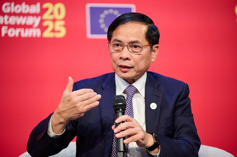 Vietnamese Deputy Prime Minister Bui Thanh Son speaks at the Global Gateway Forum in Brussels on October 9. (Photo: VGP)