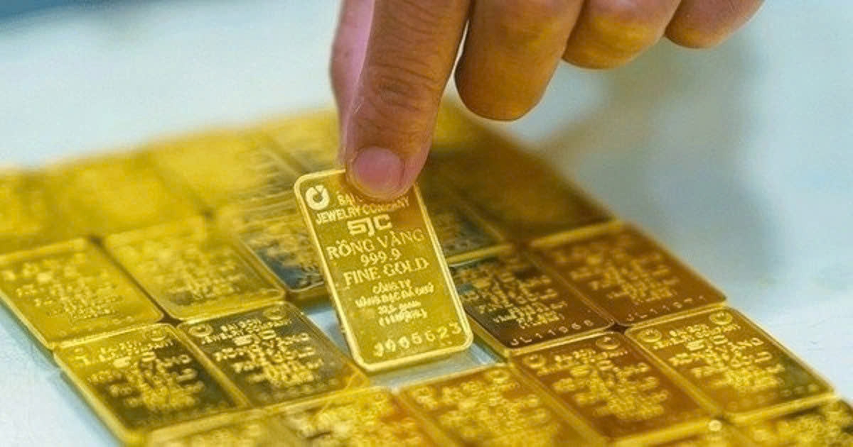 Domestic gold prices in Vietnam experience a sharp drop of nearly VND5 million per tael on October 22 following the global market decline